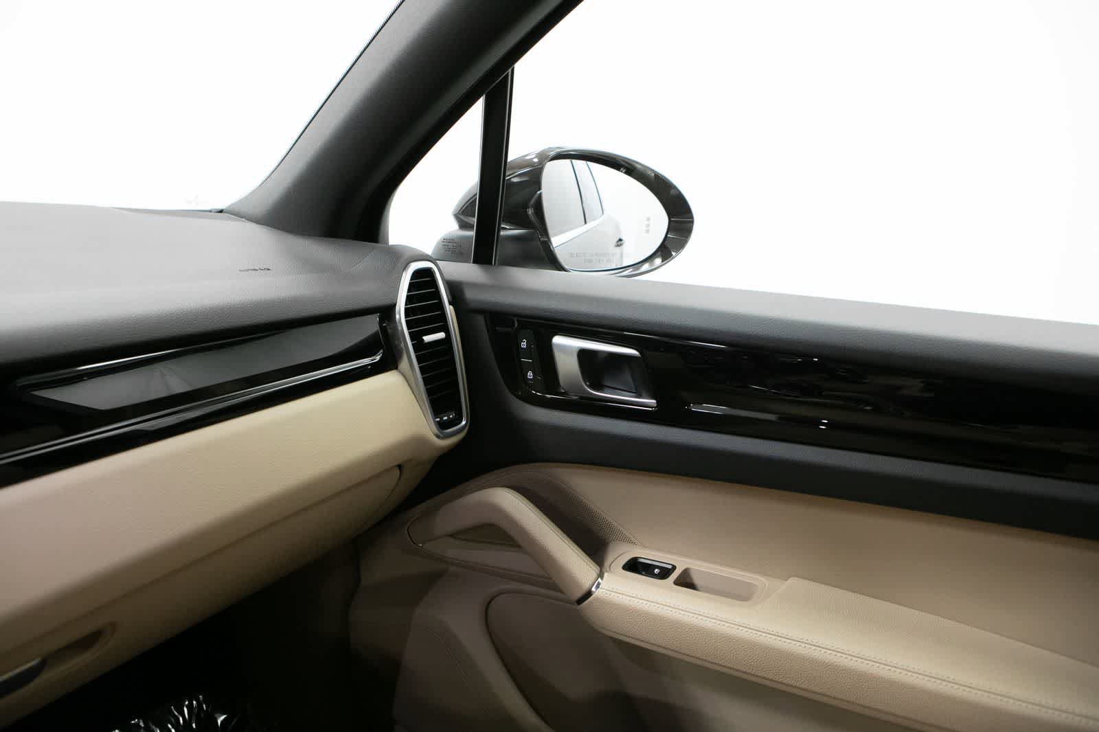 Certified 2023 Porsche Cayenne AWD/4WD image 30