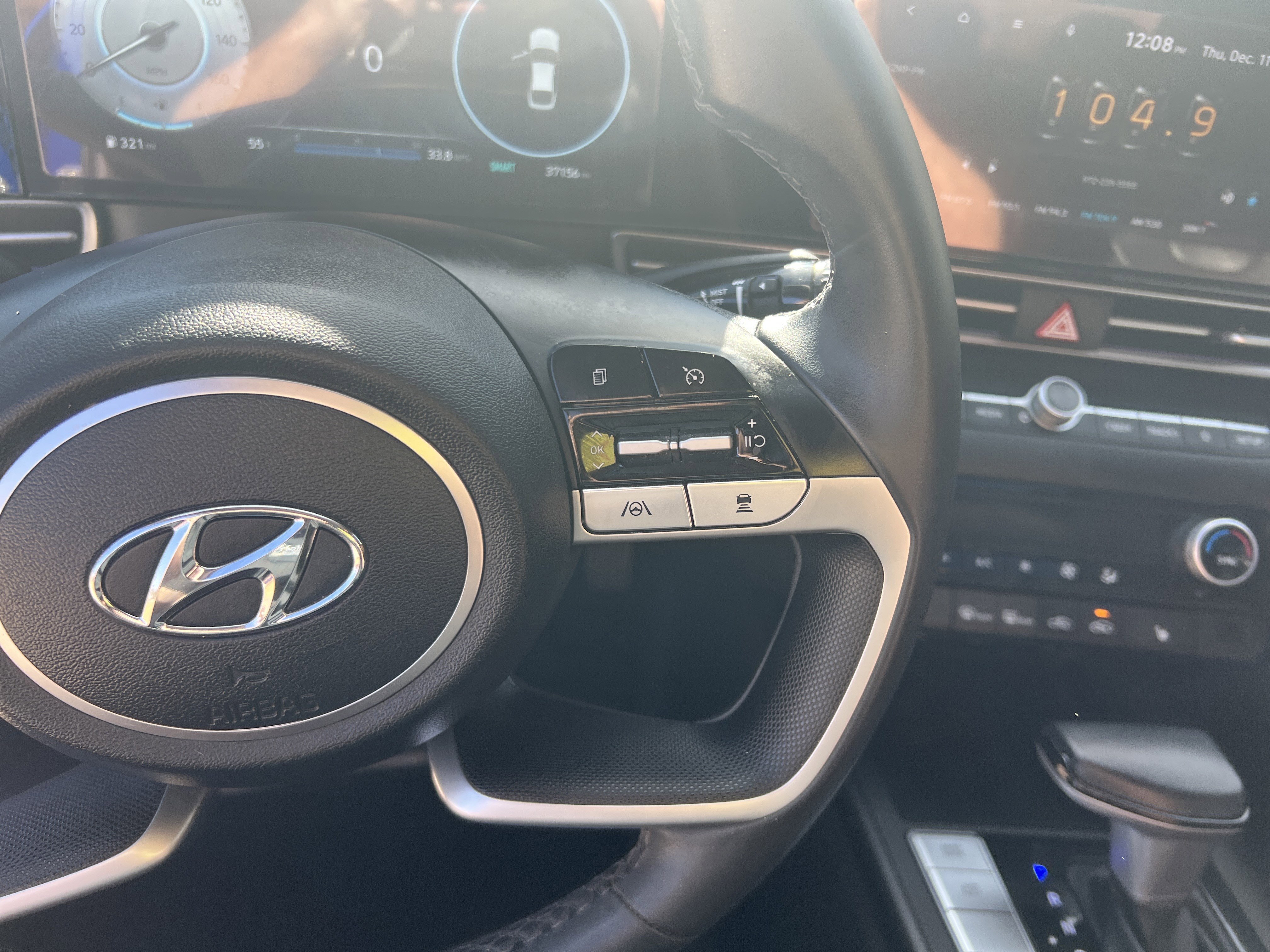 Used 2022 Hyundai Elantra Limited image 19