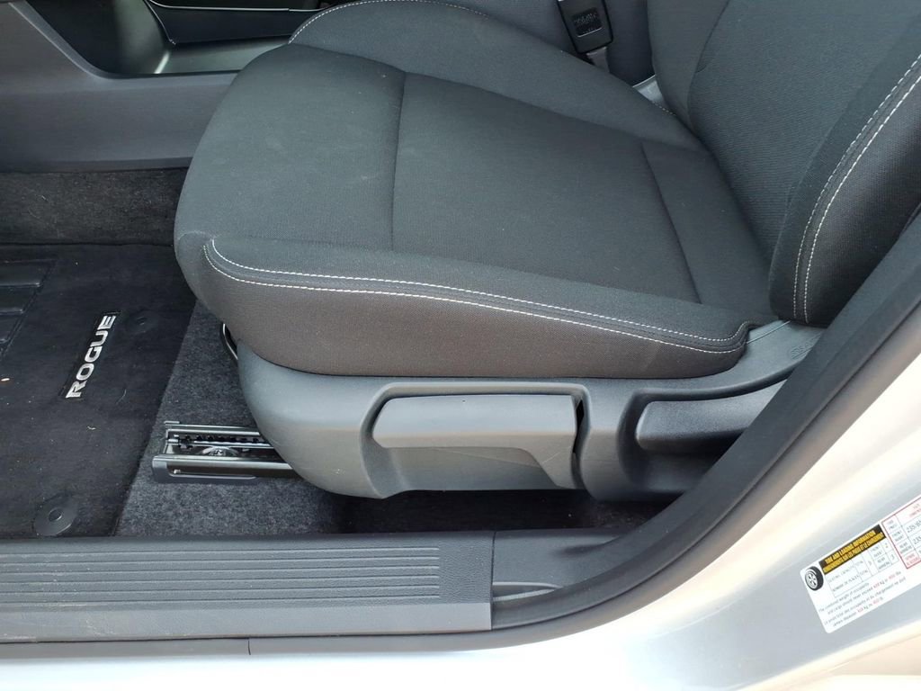Certified 2025 Nissan Rogue S FWD image 5