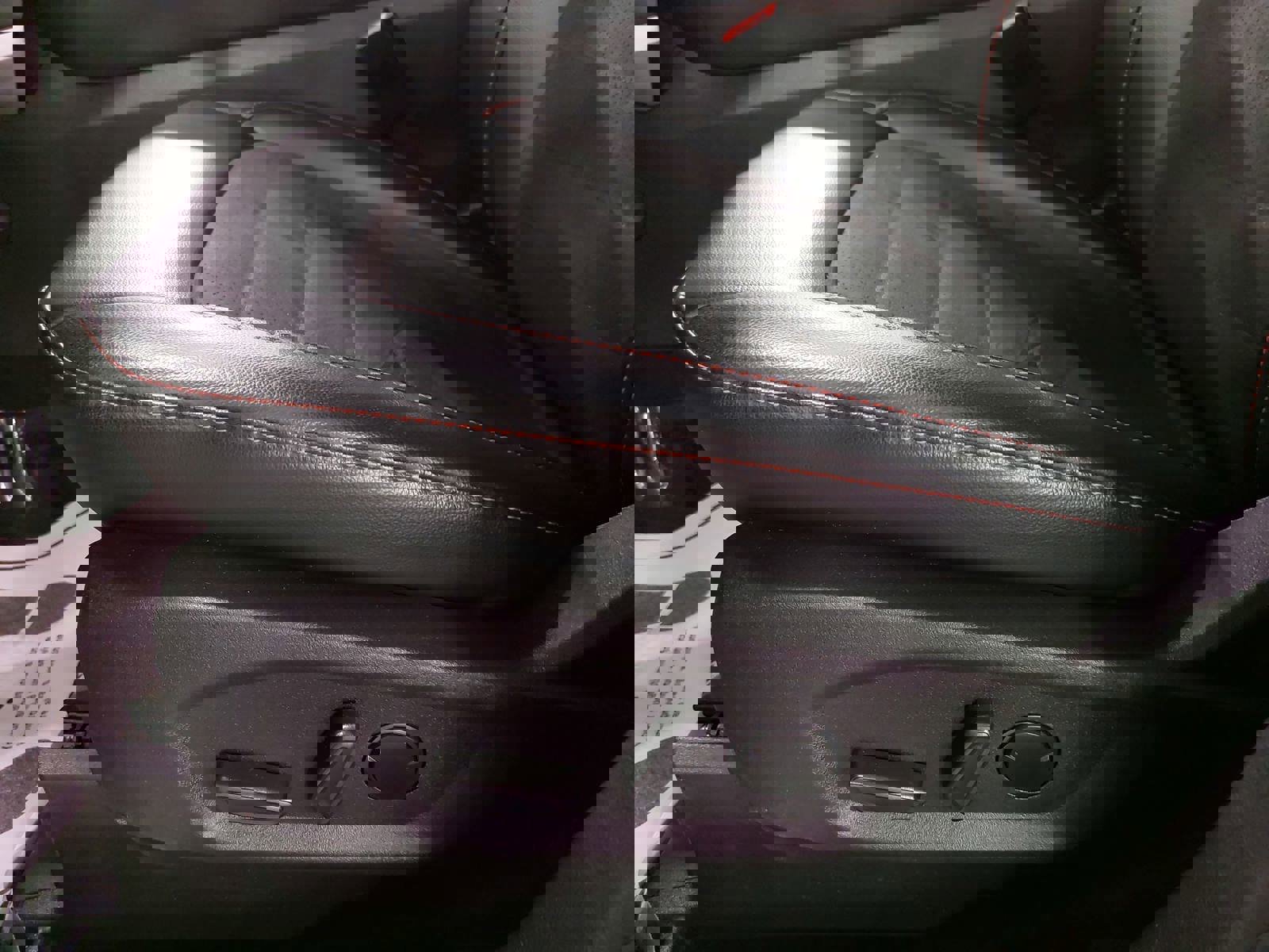 Used 2024 Ford Edge ST-Line image 31