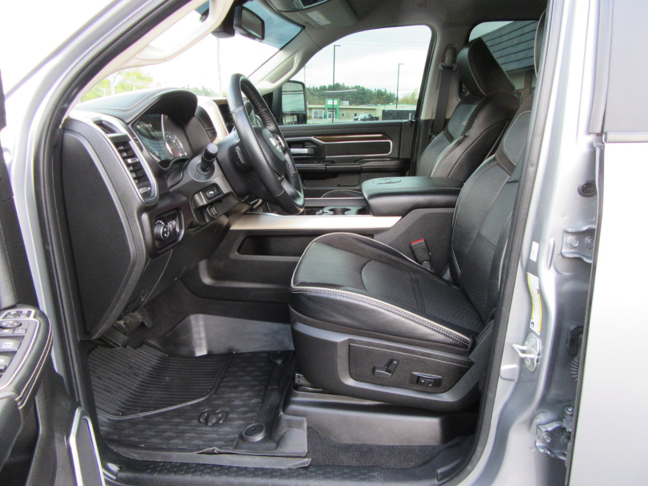 Used 2024 RAM 2500 Laramie image 30