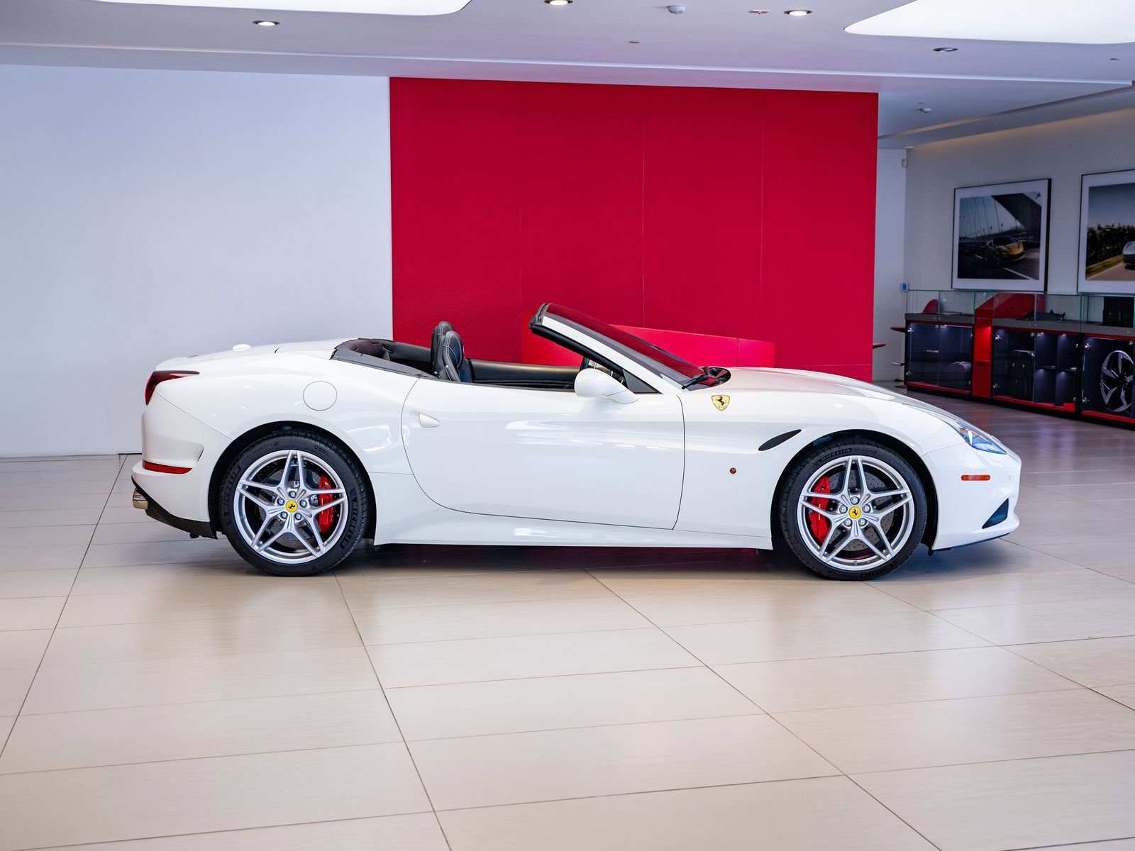 Certified 2016 Ferrari California T RWD image 7