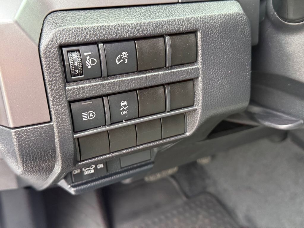 Used 2025 Toyota Tacoma SR5 AWD/4WD image 29