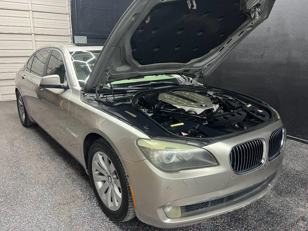 Used 2010 BMW 750Li xDrive AWD/4WD image 1