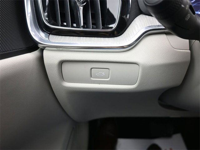 Used 2025 Volvo S60 B5 Plus image 26