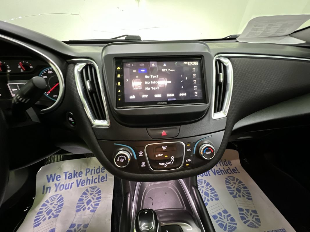 Used 2018 Chevrolet Malibu LT FWD image 21