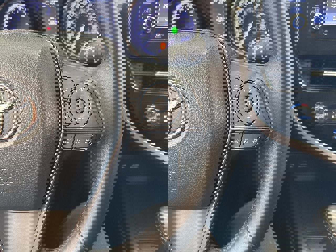 Used 2021 Toyota Camry SE FWD image 19