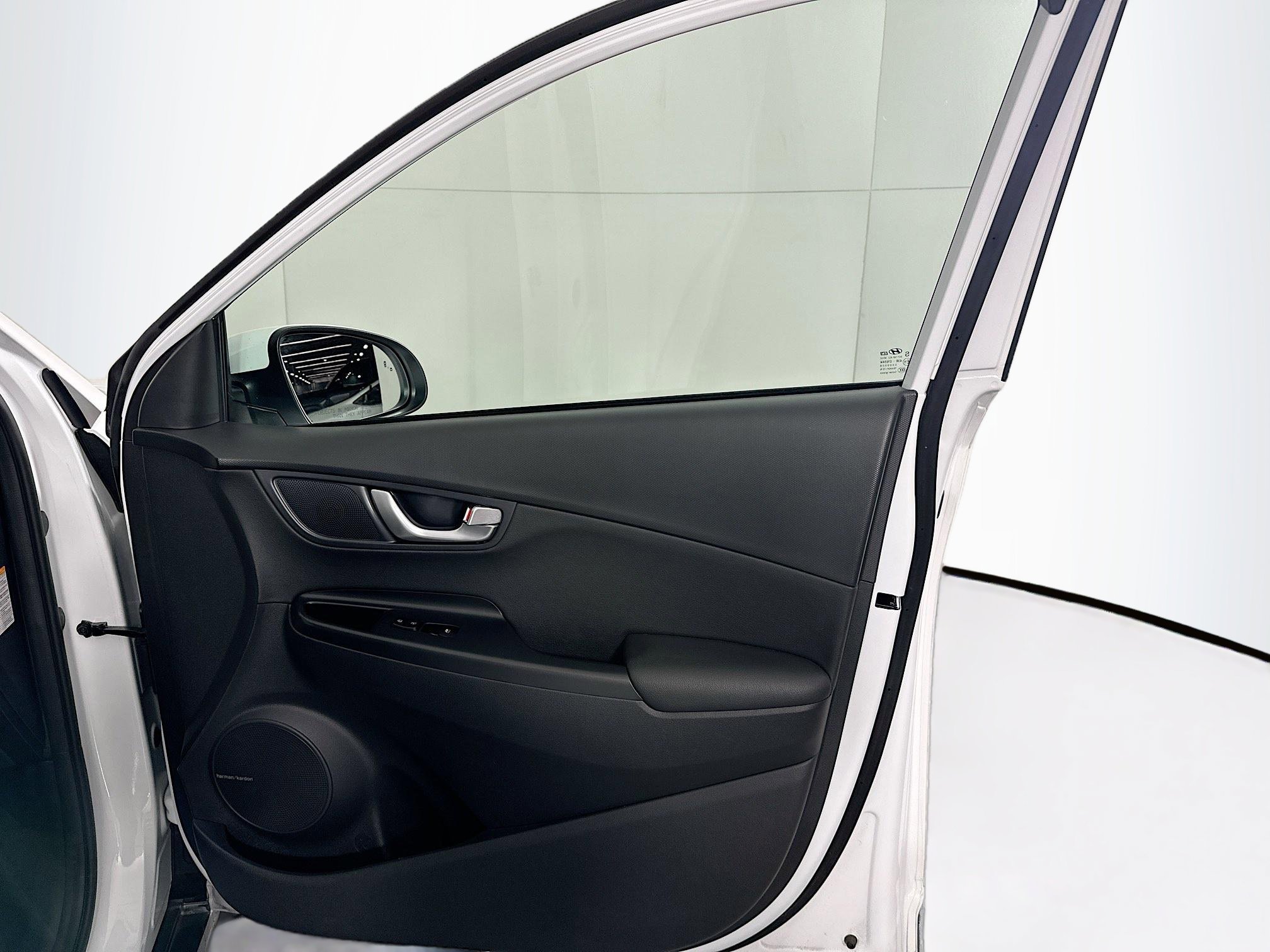 Used 2023 Hyundai Kona Limited FWD image 33