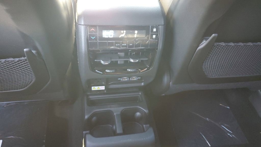 New 2025 Jeep Grand Cherokee L Altitude image 12