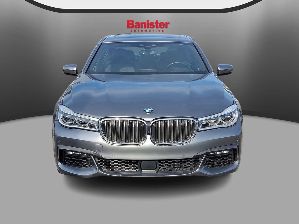 Used 2019 BMW 750i w/ Luxury Rear Seating Package image 2