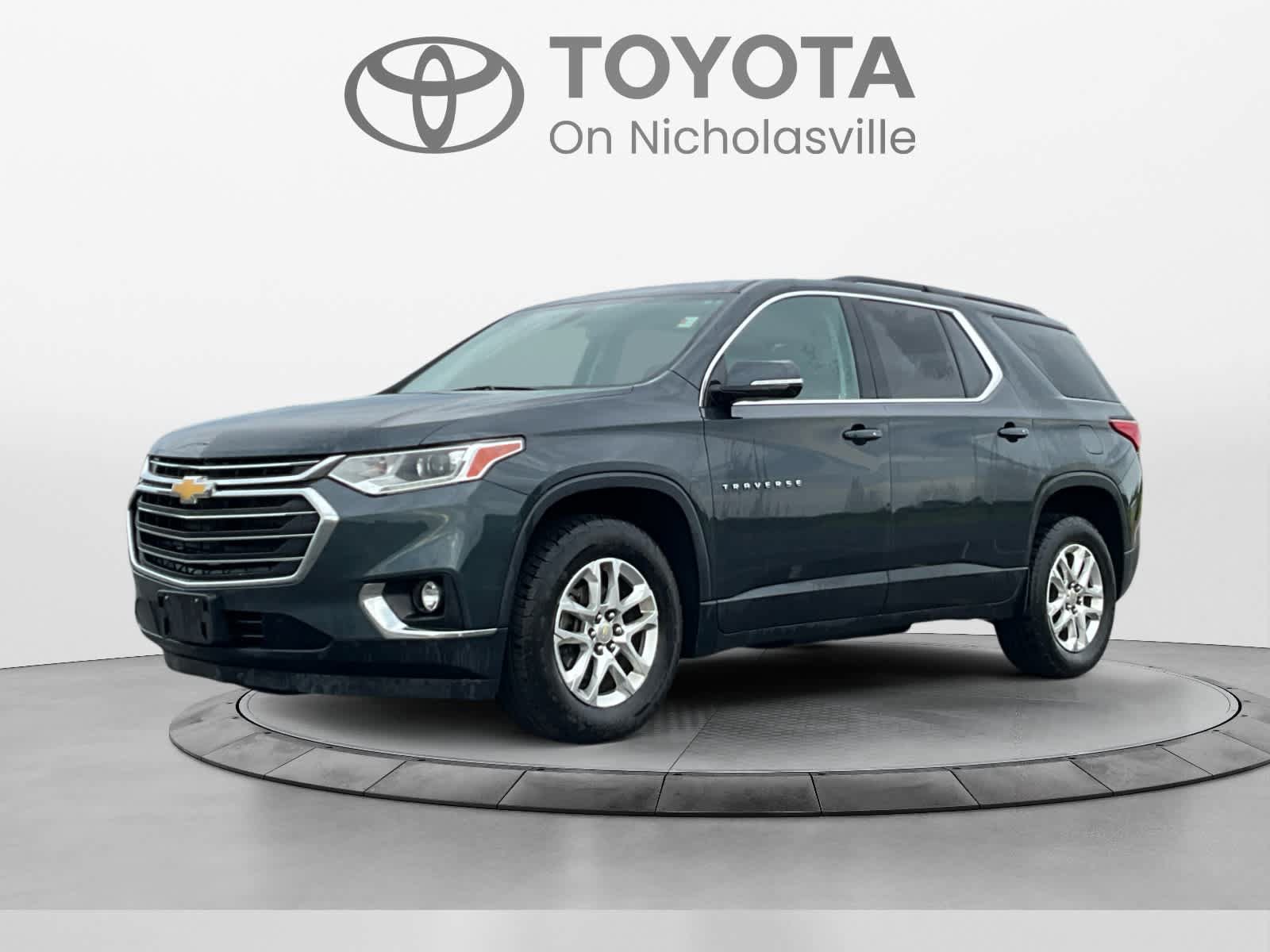 Used 2019 Chevrolet Traverse LT FWD image 1