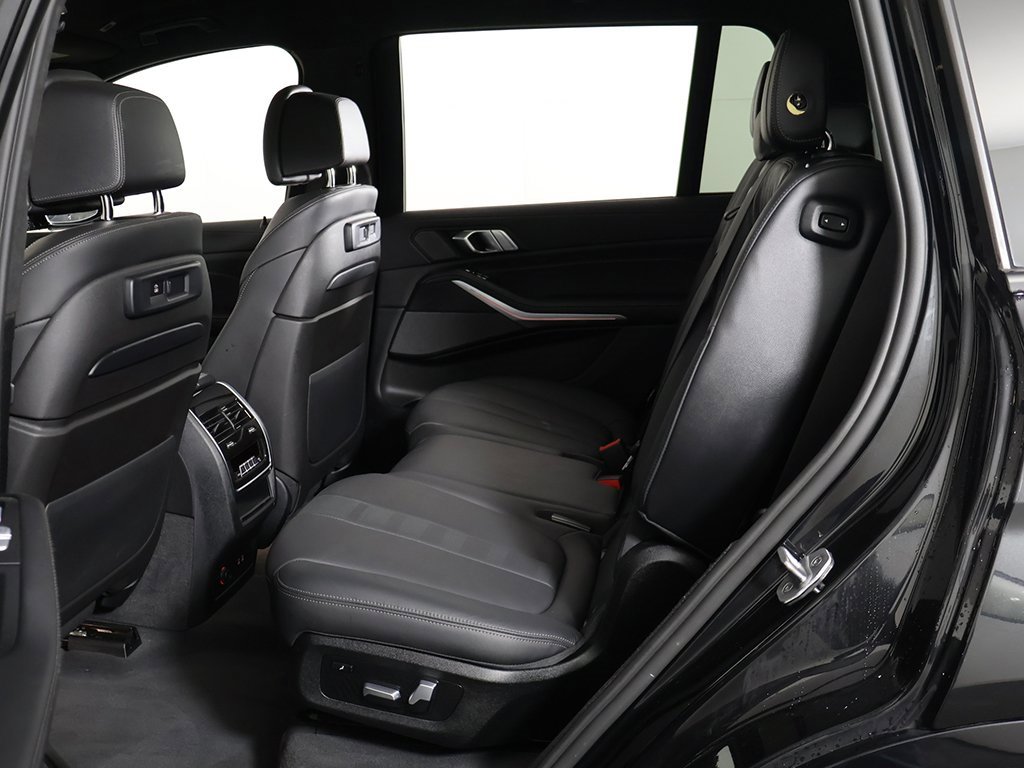 Used 2022 BMW X7 M50i image 35