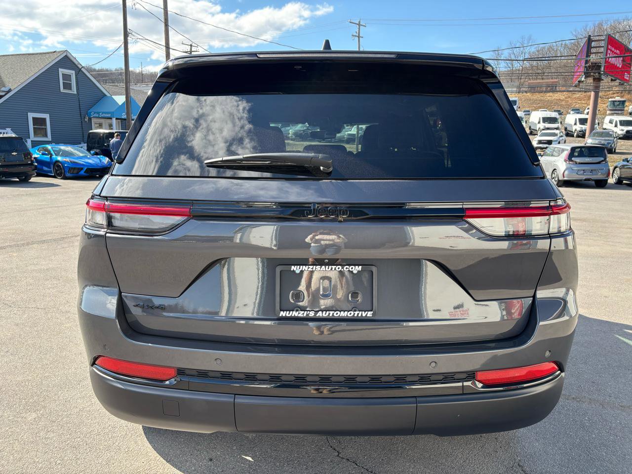 Used 2024 Jeep Grand Cherokee Altitude AWD/4WD image 4