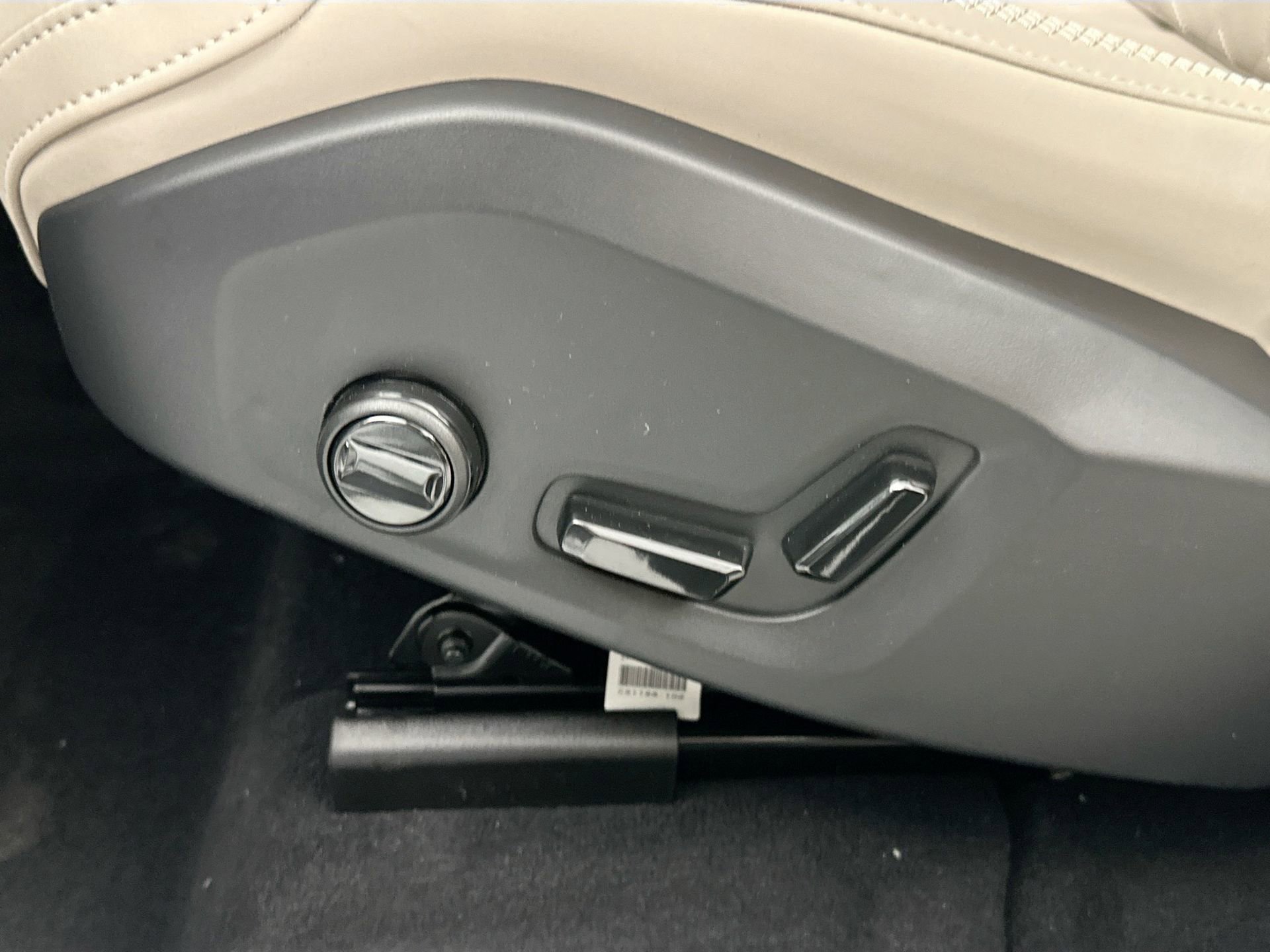 Used 2026 Volvo XC60 B5 Core AWD/4WD image 19