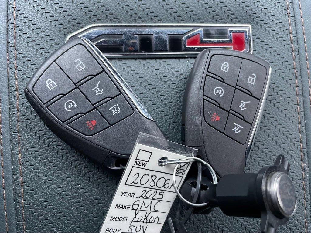 Used 2025 GMC Yukon AT4 w/ AT4 Premium Package AWD/4WD image 21