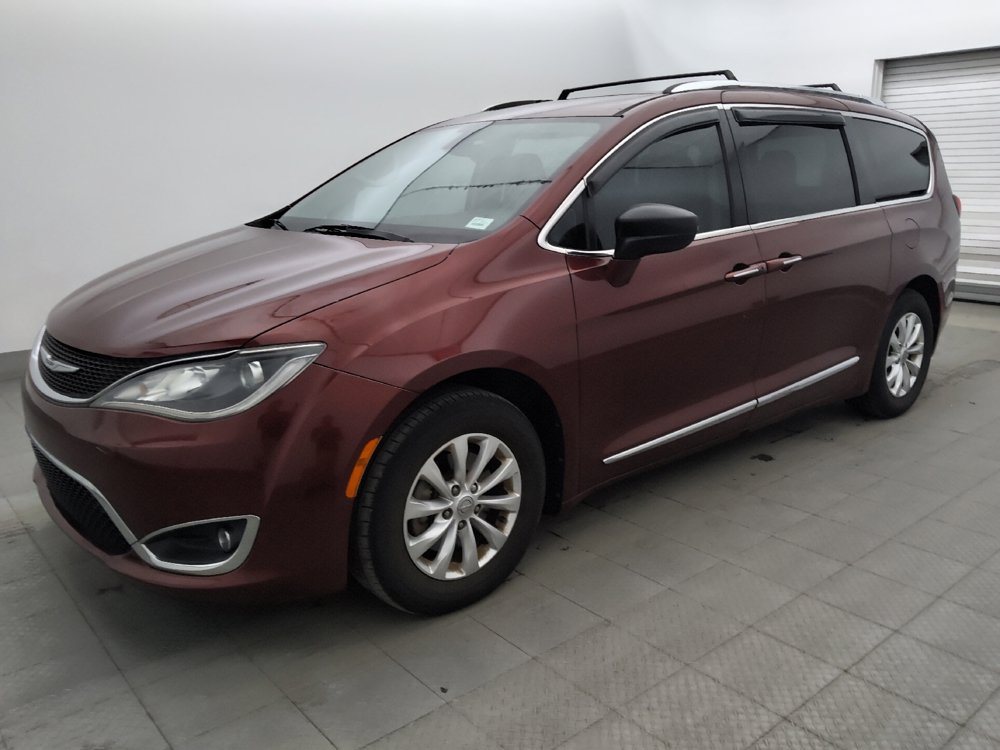 Used 2018 Chrysler Pacifica Touring-L Plus FWD image 2