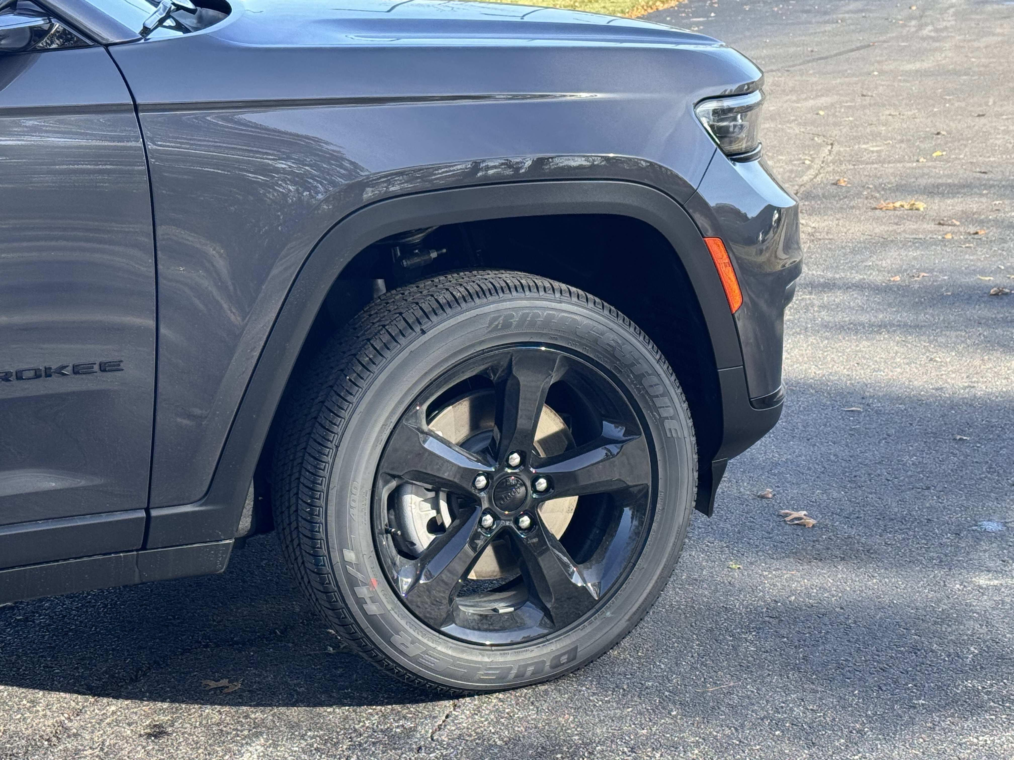 New 2025 Jeep Grand Cherokee L Altitude image 9