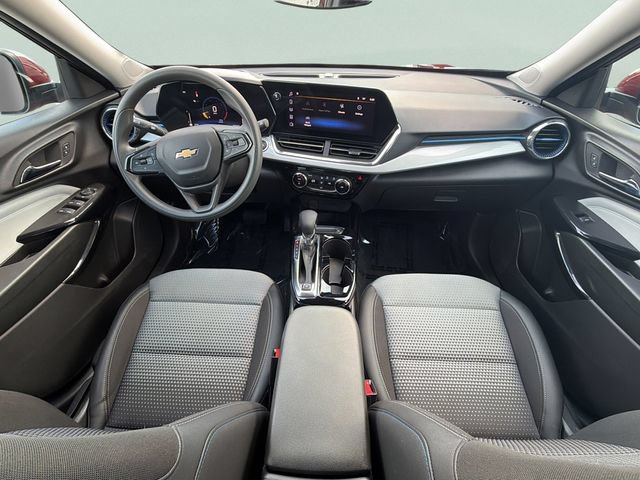 Used 2025 Chevrolet Trax LT FWD image 27