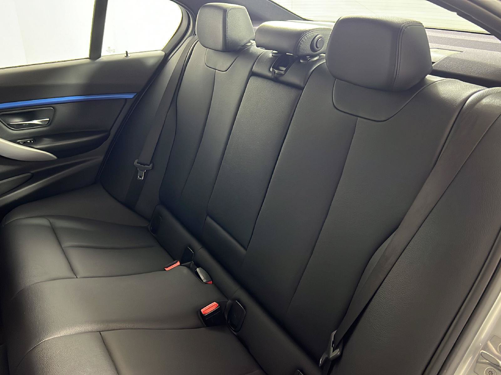 Used 2017 BMW 330i xDrive Sedan AWD/4WD image 4