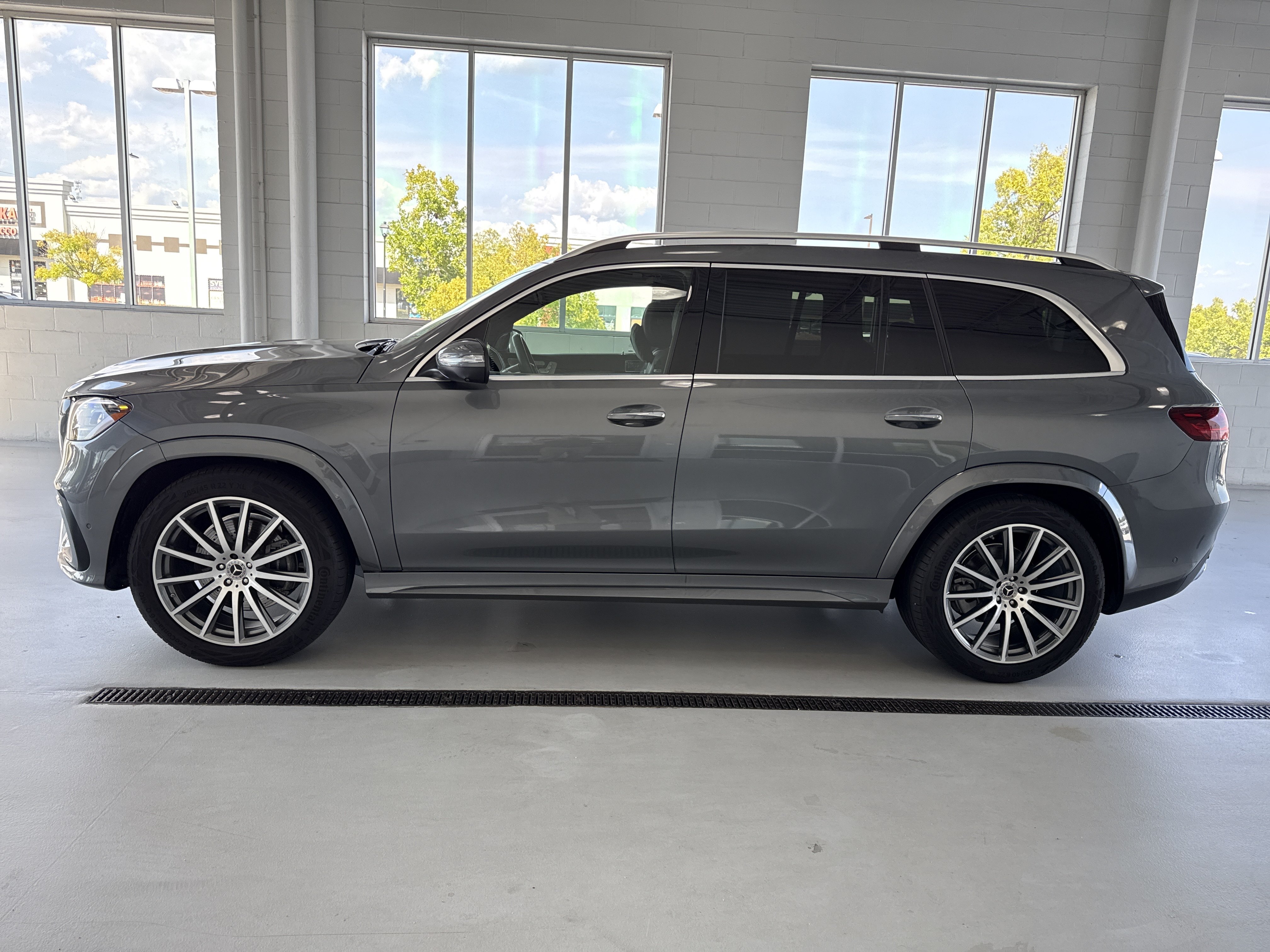 Certified 2025 Mercedes-Benz GLS 450 4MATIC image 7