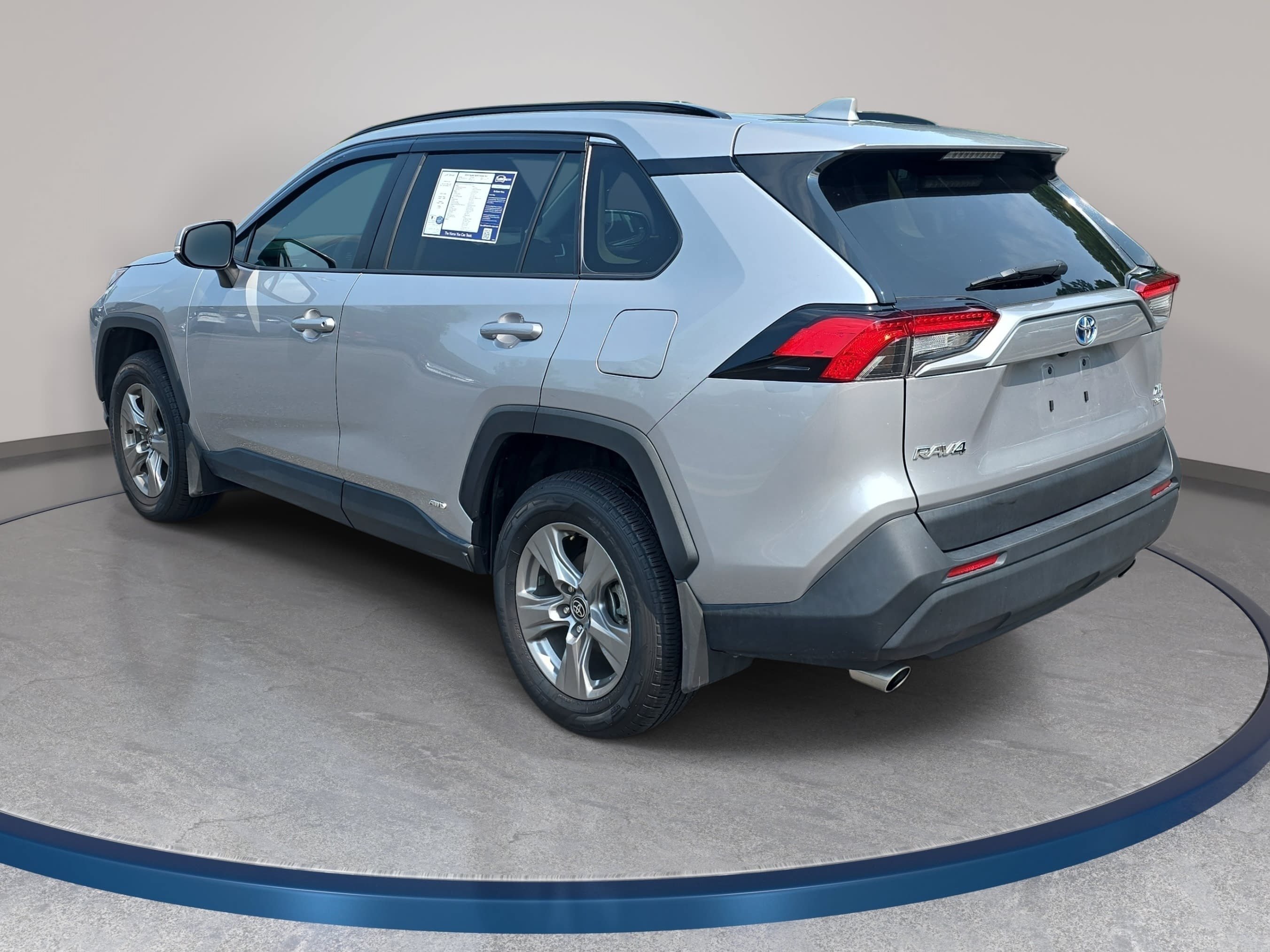 Used 2024 Toyota RAV4 XLE AWD/4WD image 7