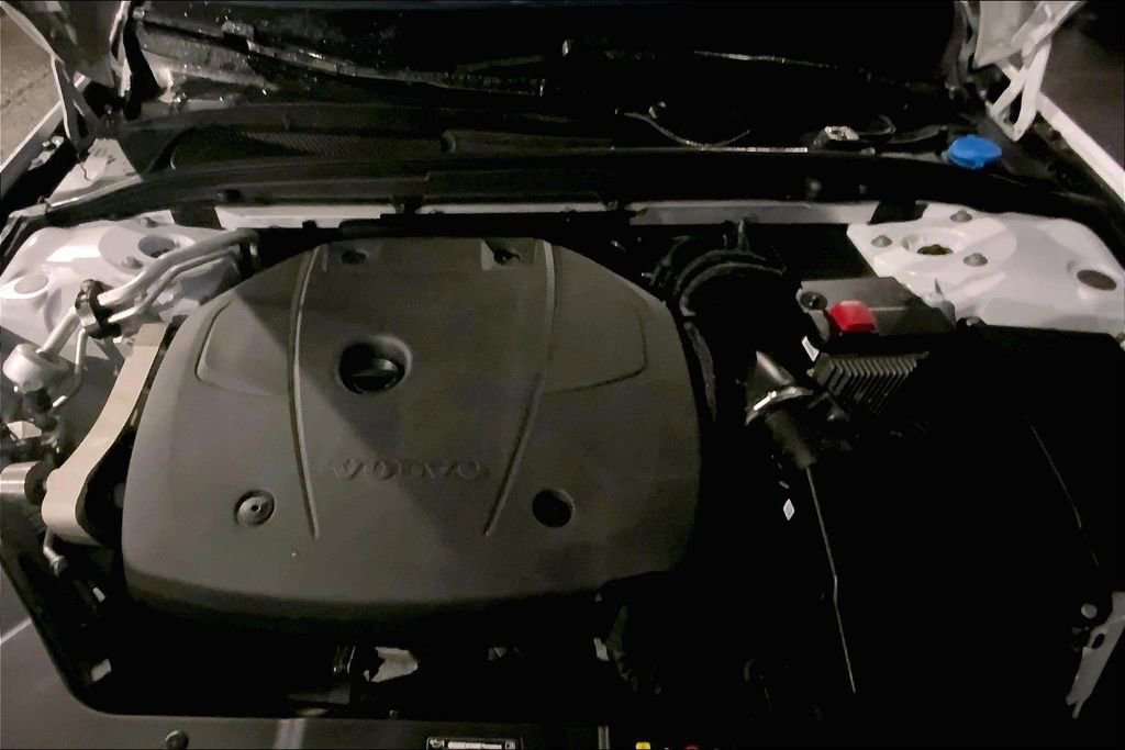 Used 2022 Volvo V60 T5 Cross Country image 30