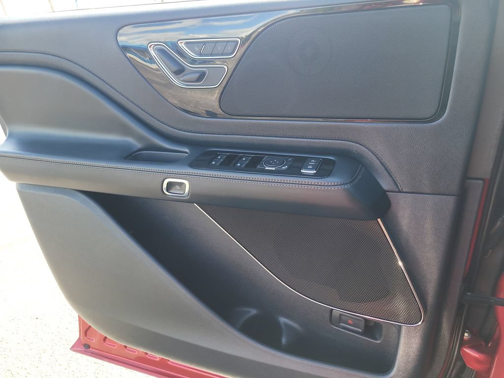 Certified 2025 Lincoln Aviator 2WD w/ Jet Appearance Package image 15