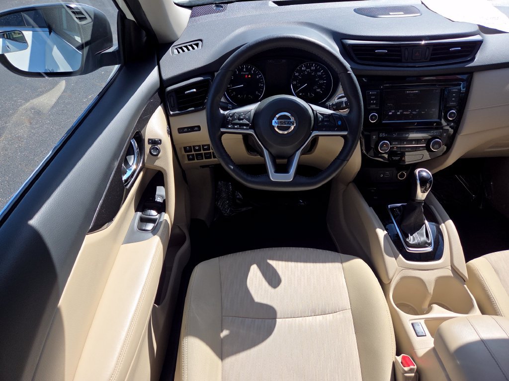 Used 2019 Nissan Rogue SV w/ Sun & Sound Touring Package AWD/4WD image 32