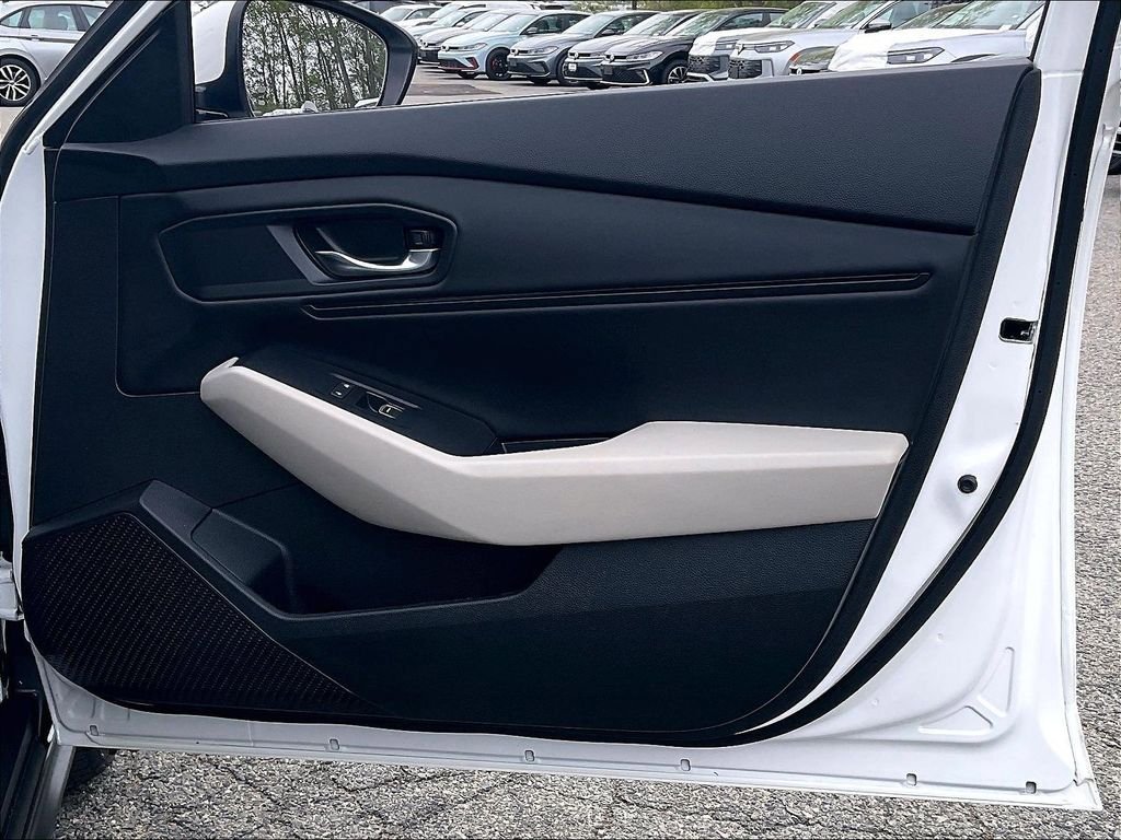 Used 2023 Honda Accord EX image 12