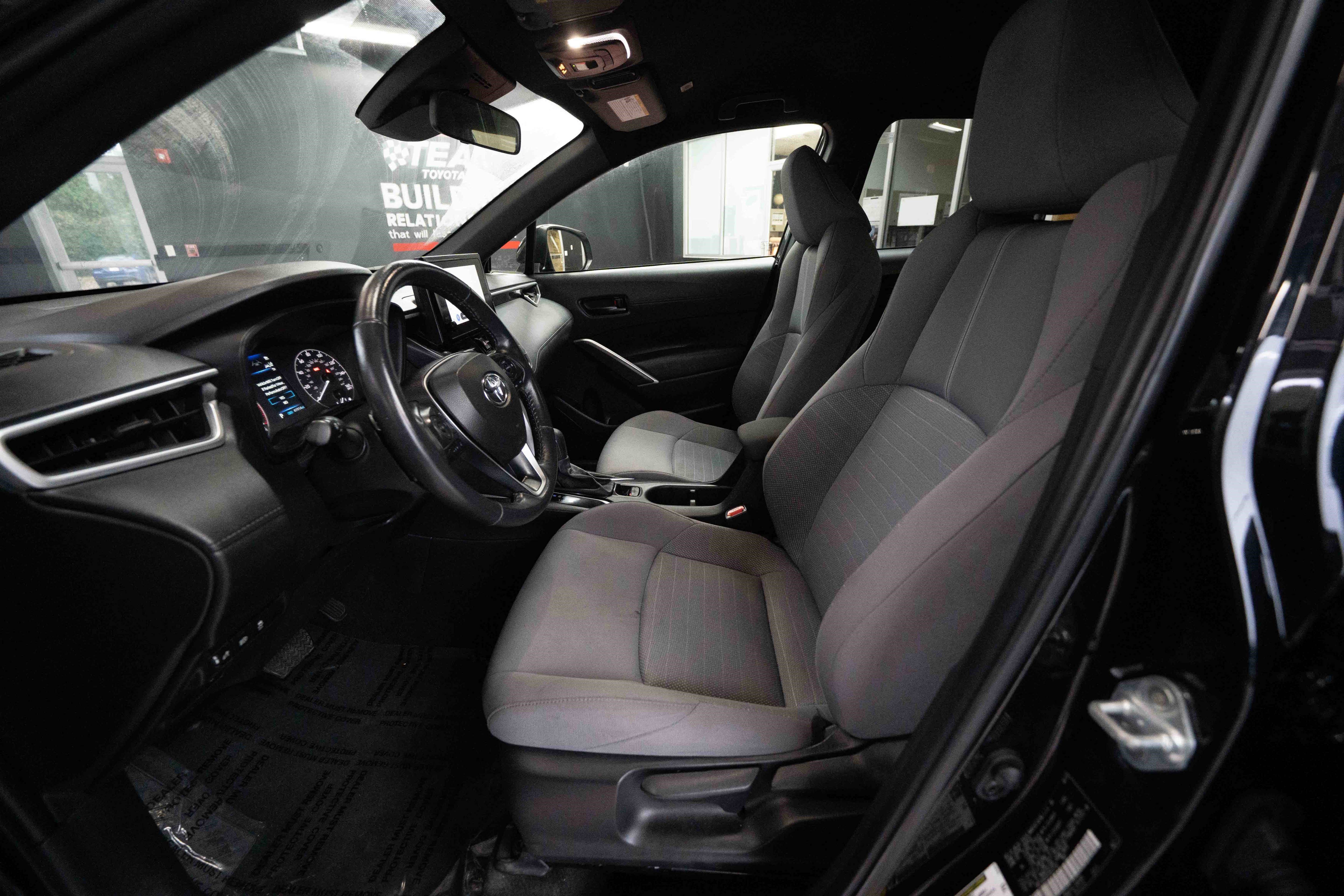 Used 2023 Toyota Corolla Cross SE image 9