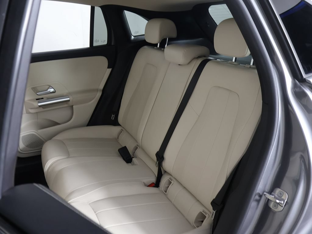 Used 2023 Mercedes-Benz GLA 250 4MATIC w/ Premium Package image 34