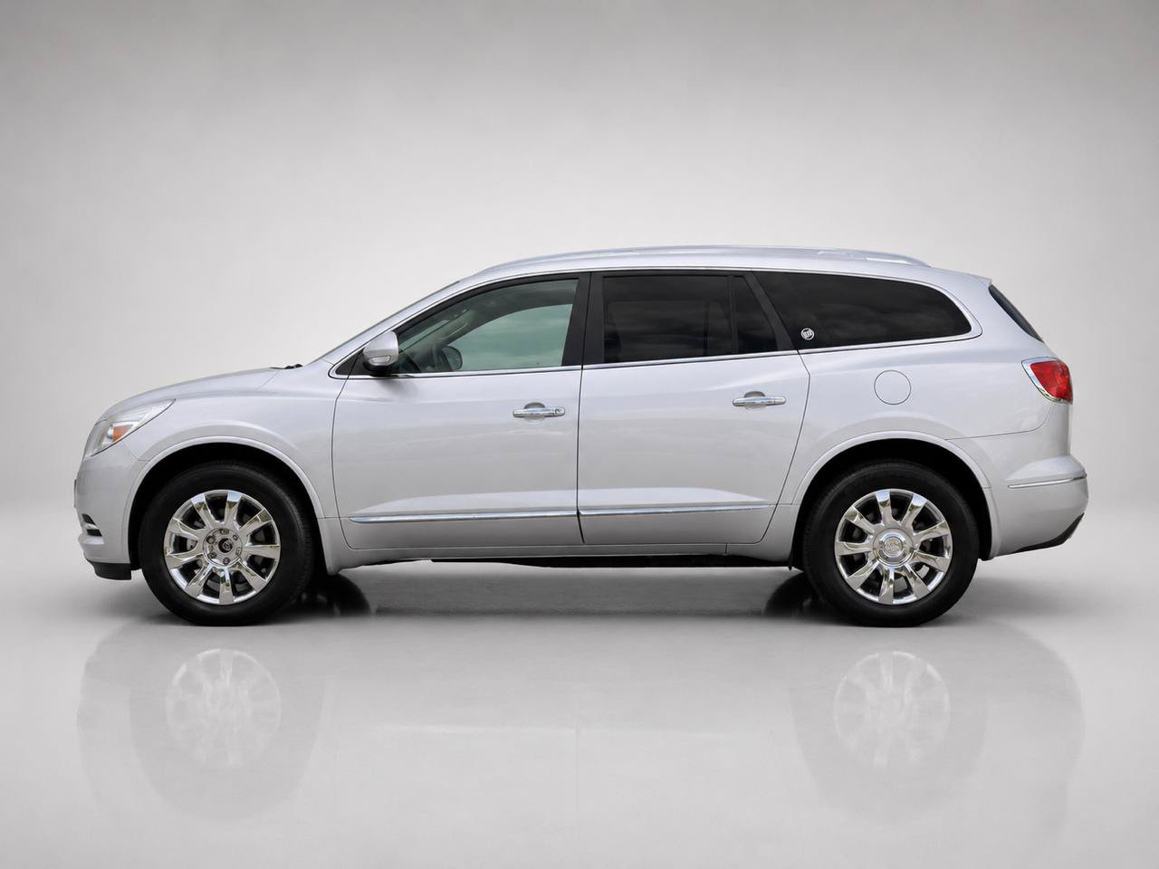 Used 2017 Buick Enclave Leather FWD image 2