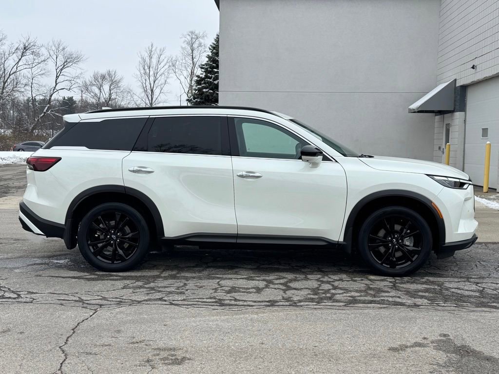 Used 2025 INFINITI QX60 Luxe w/ Black Edition image 2