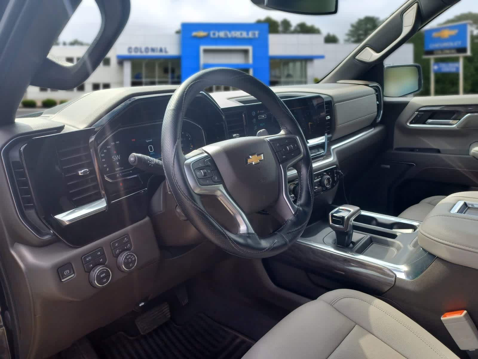 Used 2022 Chevrolet Silverado 1500 LTZ w/ LTZ Premium Package AWD/4WD image 8