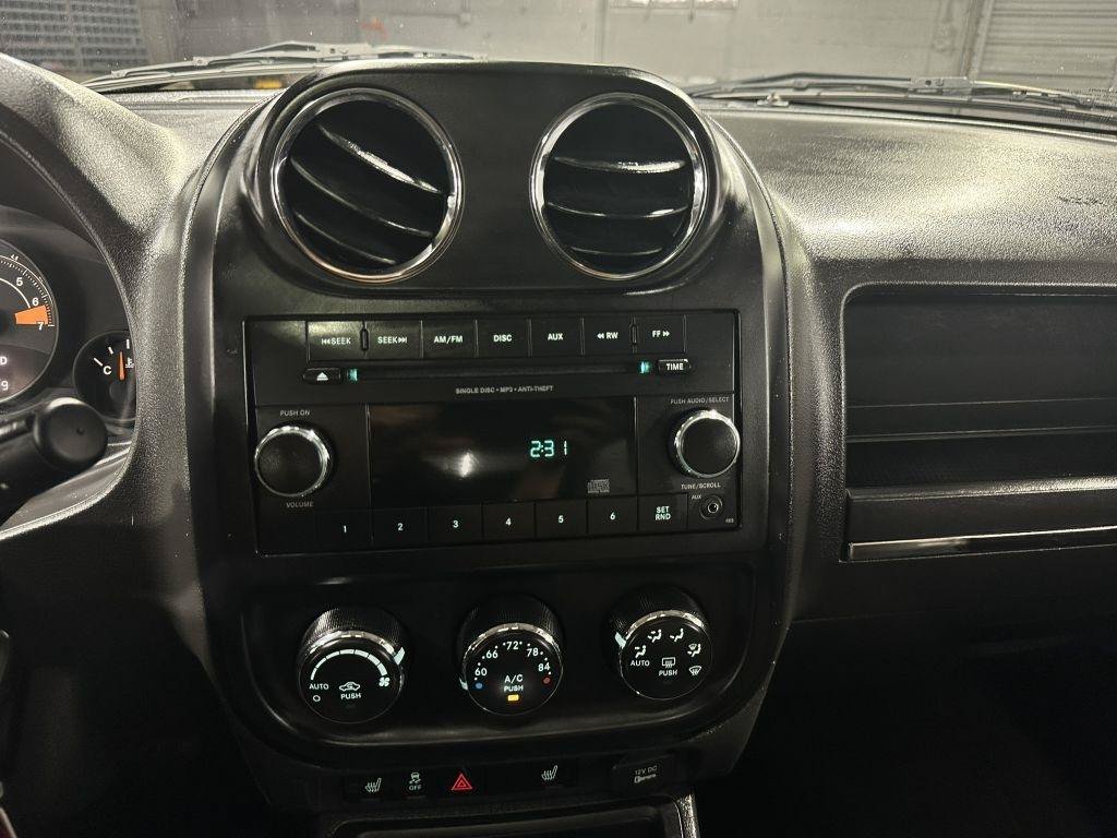 Used 2016 Jeep Patriot High Altitude AWD/4WD image 15