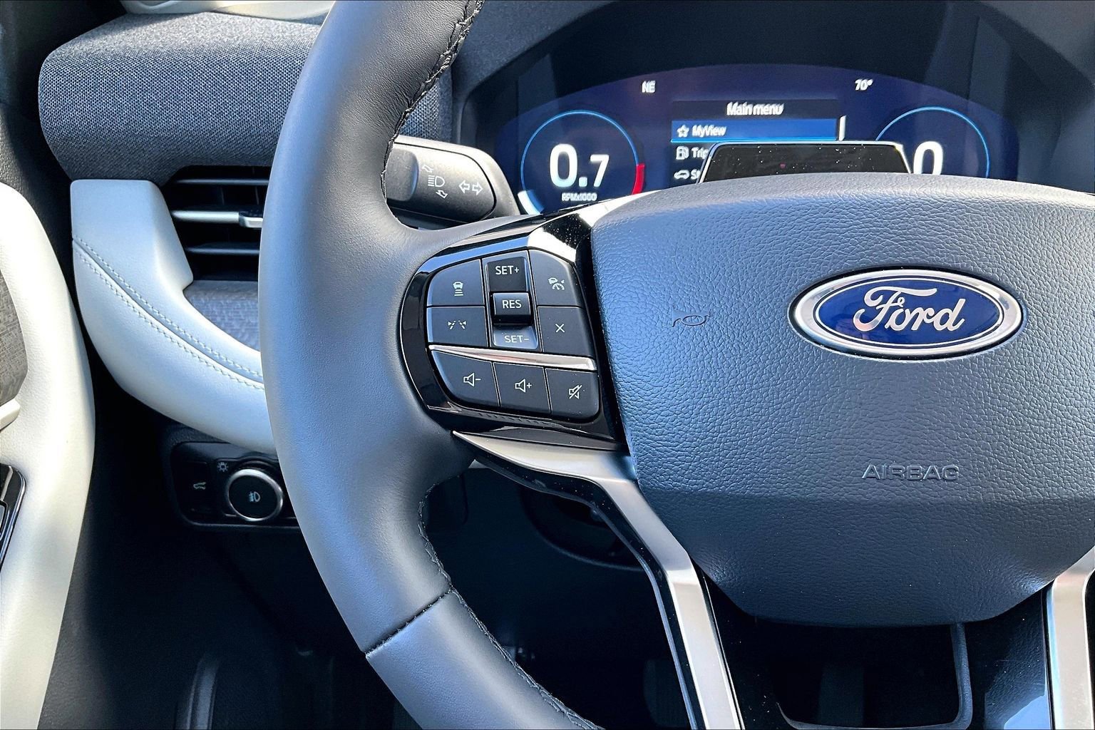 Used 2026 Ford Explorer Platinum w/ LUX Leather Package image 18