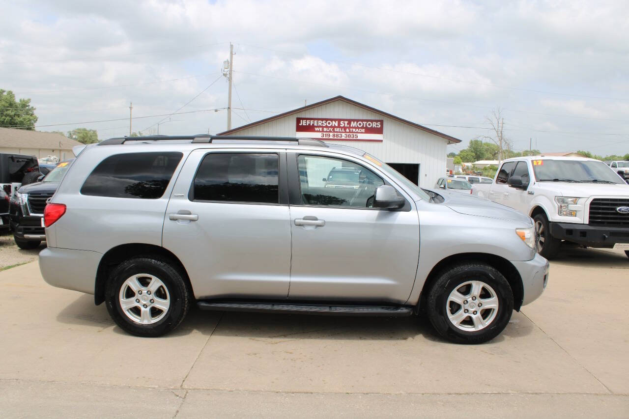 Used 2017 Toyota Sequoia SR5 AWD/4WD image 1