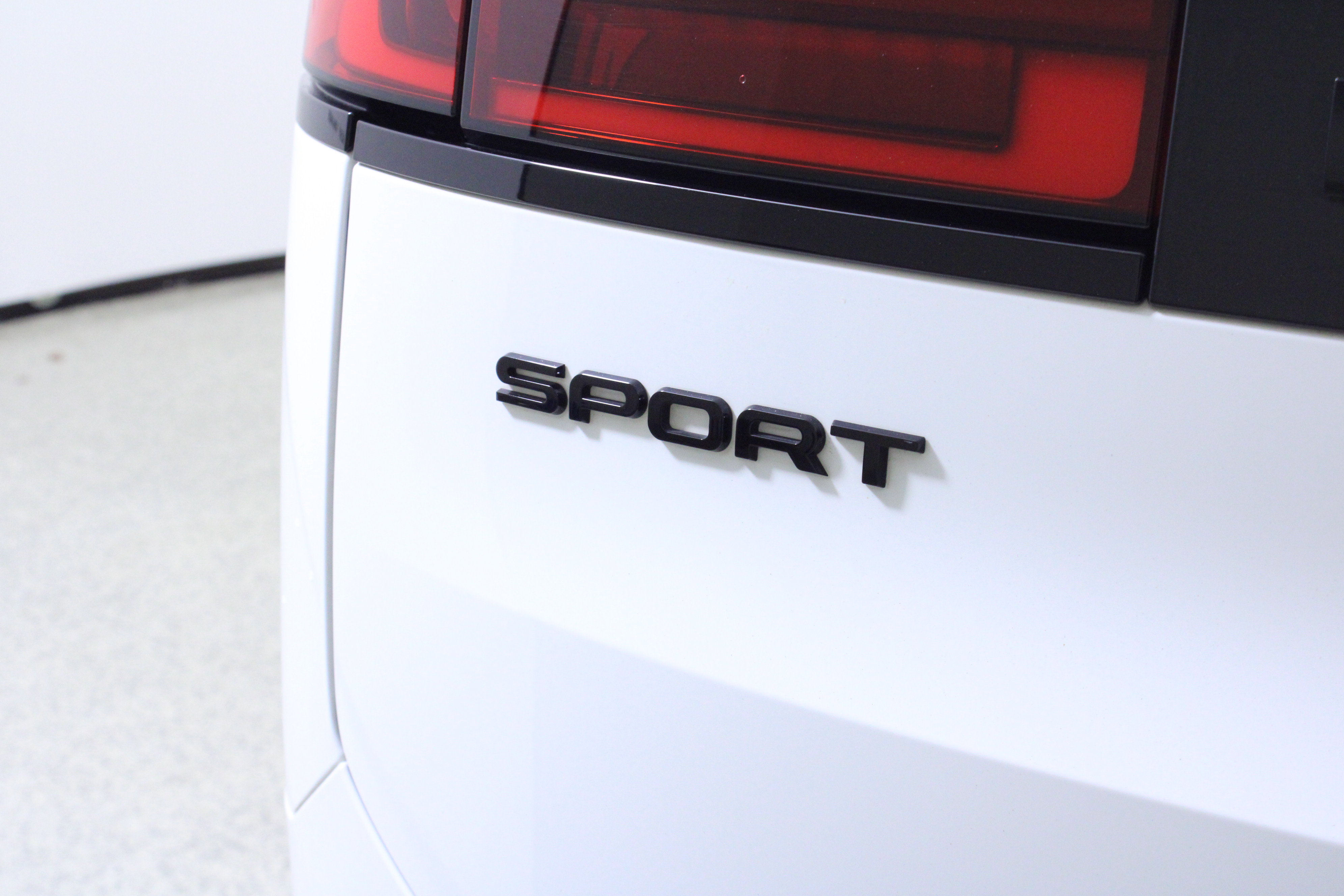 Used 2024 Land Rover Range Rover Sport SE image 9