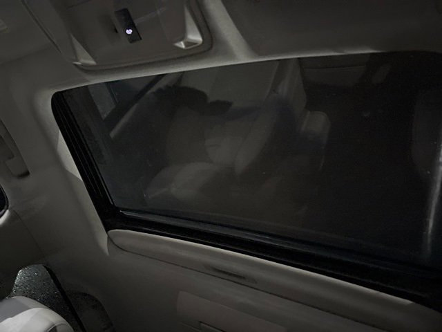 Used 2017 Cadillac Escalade Premium Luxury image 19