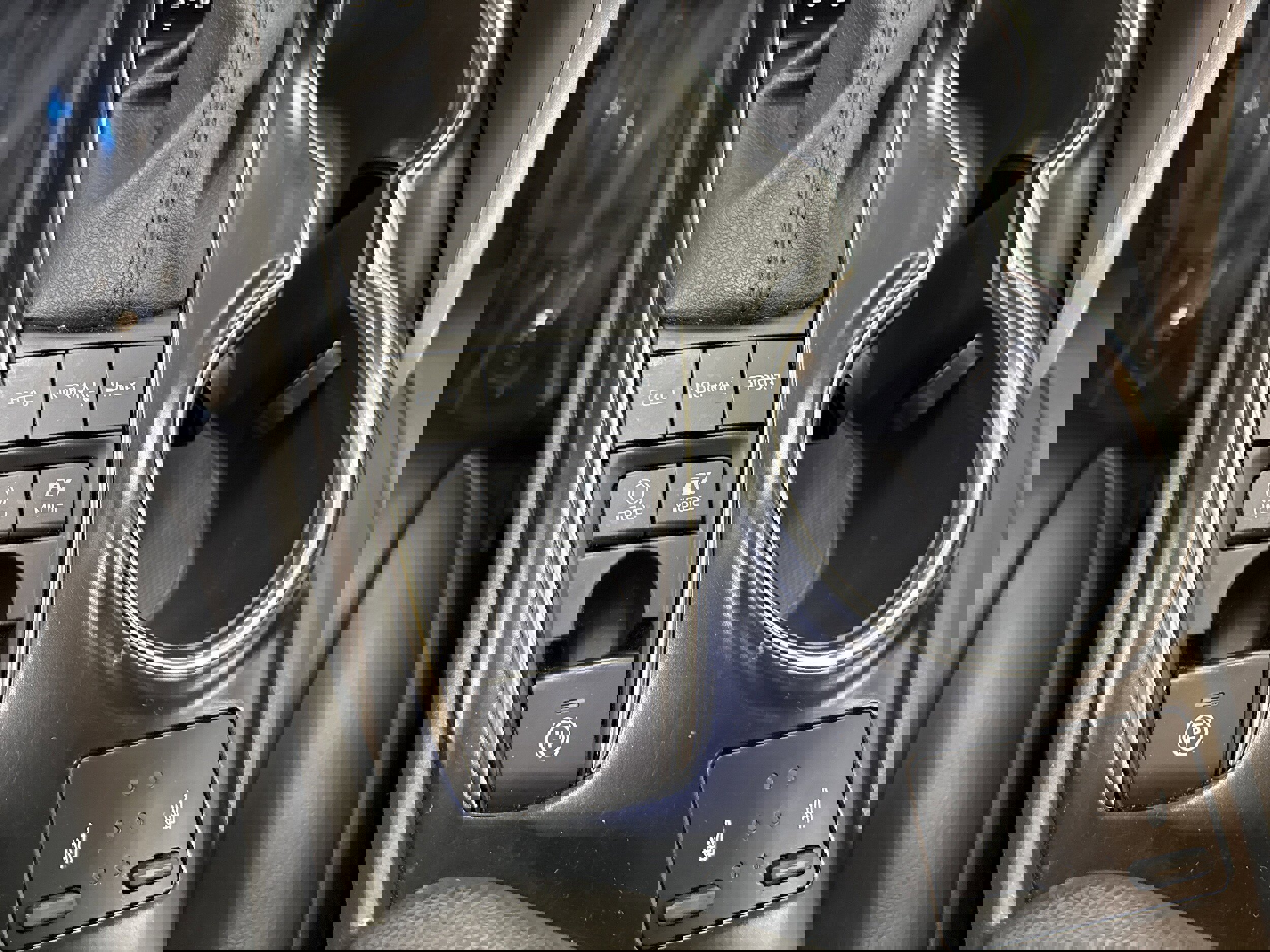 Used 2020 Toyota Camry XLE image 34