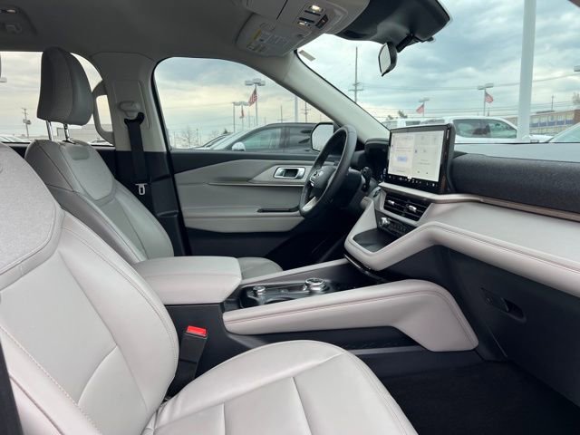 Used 2025 Ford Explorer Active w/ Active Comfort Package AWD/4WD image 16