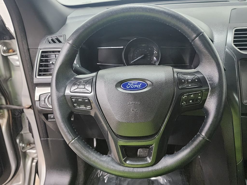 Used 2018 Ford Explorer XLT w/ Equipment Group 202A image 14