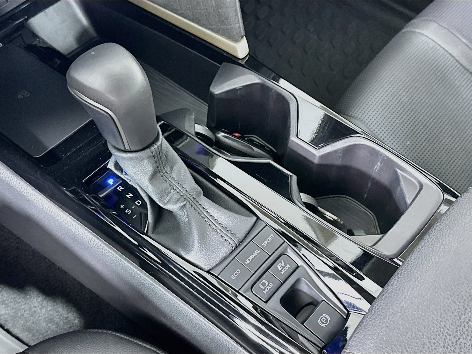 Certified 2025 Toyota Camry XLE AWD/4WD image 17