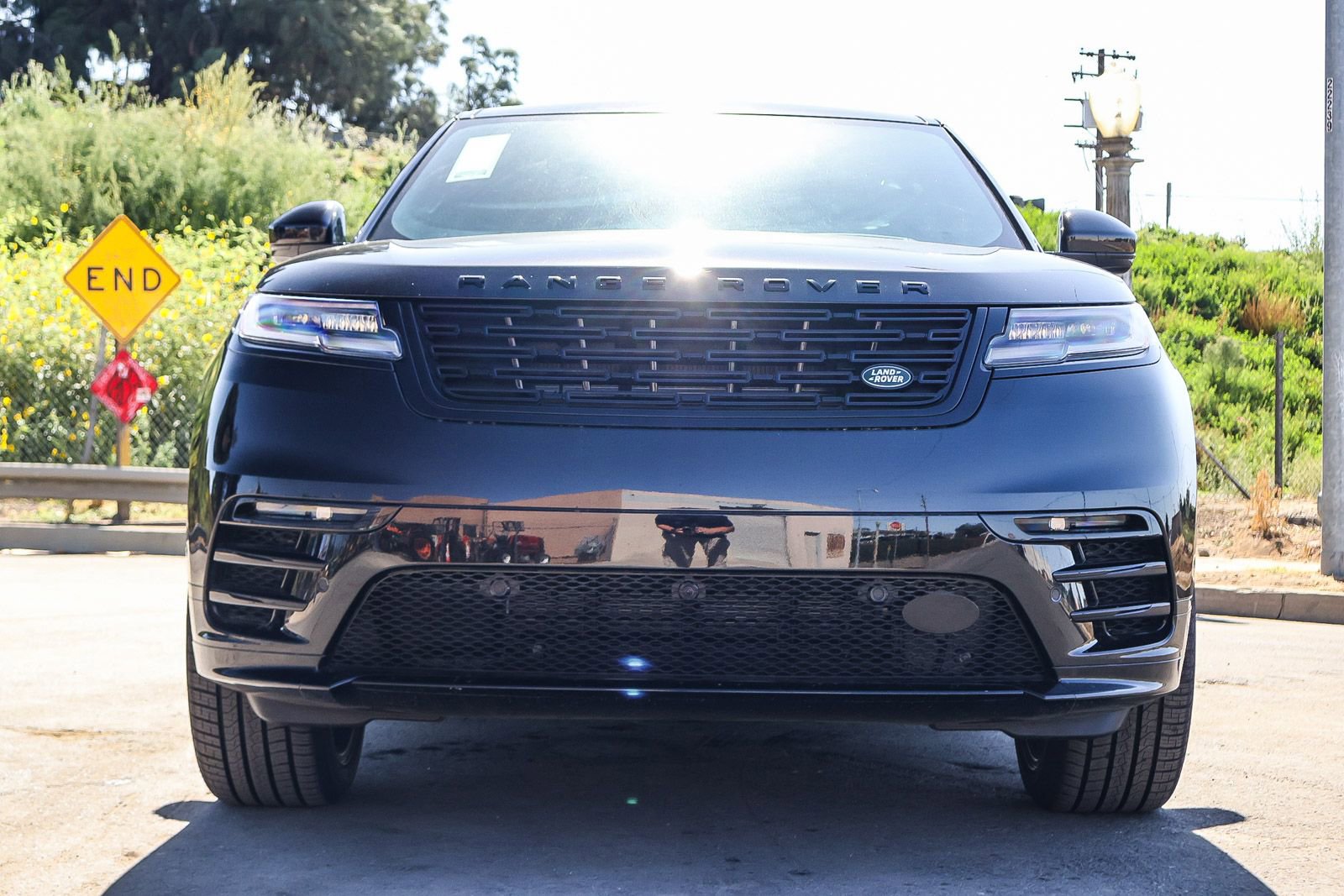 New 2026 Land Rover Range Rover Velar Dynamic SE image 2