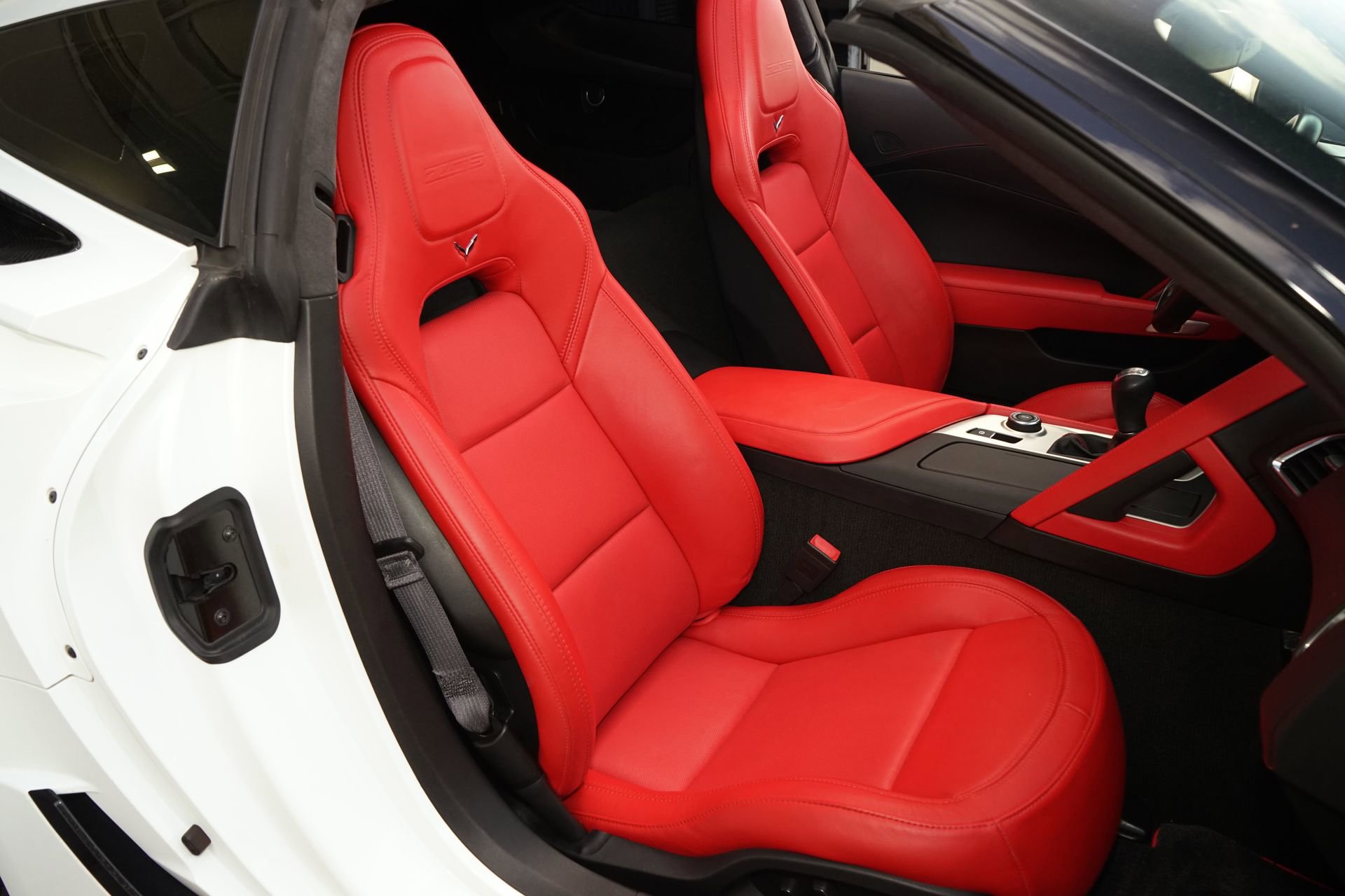 Used 2015 Chevrolet Corvette Z06 w/ 3LZ Preferred Equipment Group RWD image 15