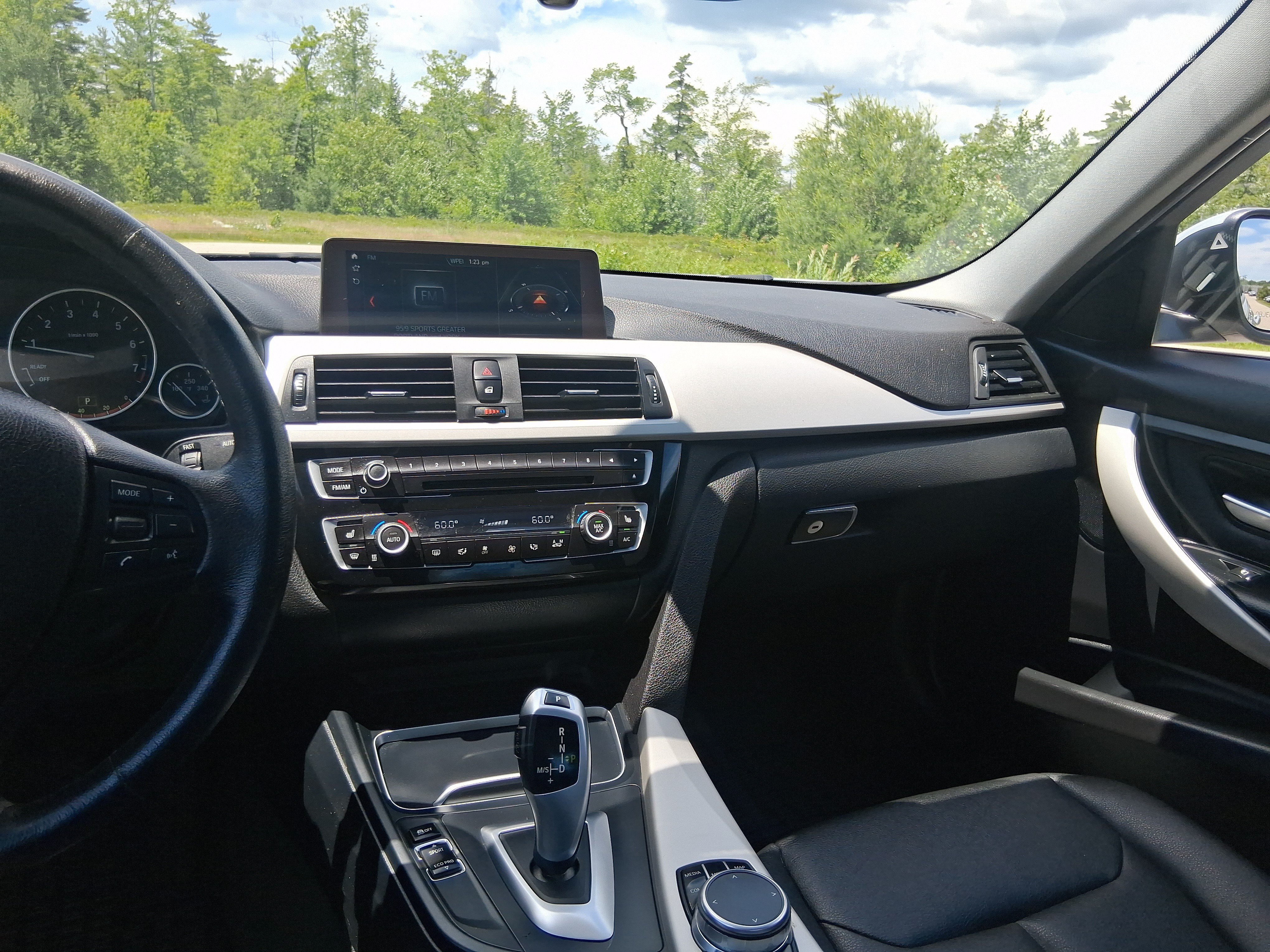 Used 2018 BMW 320i xDrive Sedan AWD/4WD image 19