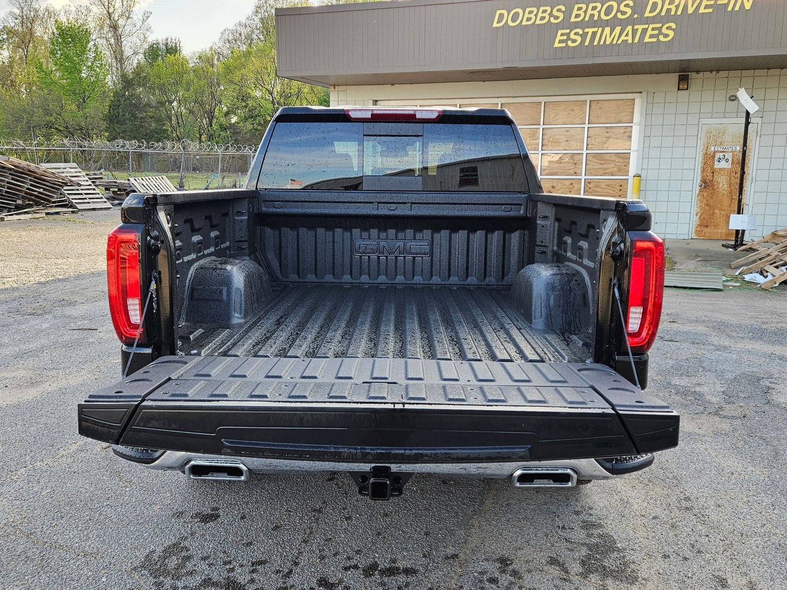 New 2026 GMC Sierra 1500 SLT w/ SLT Premium Plus Package AWD/4WD image 4
