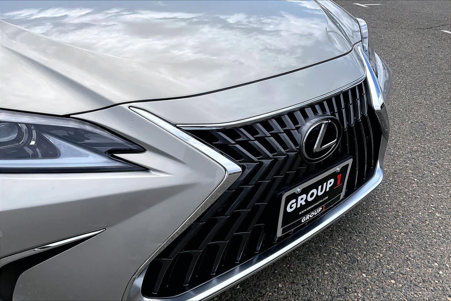 Used 2023 Lexus ES 300h w/ Premium Package FWD image 29