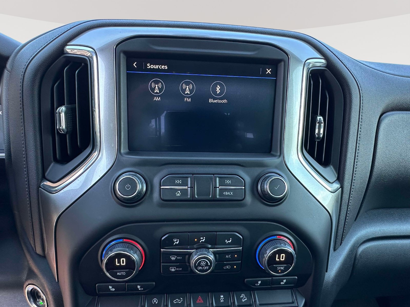 Used 2019 Chevrolet Silverado 1500 LT w/ All-Star Edition AWD/4WD image 9