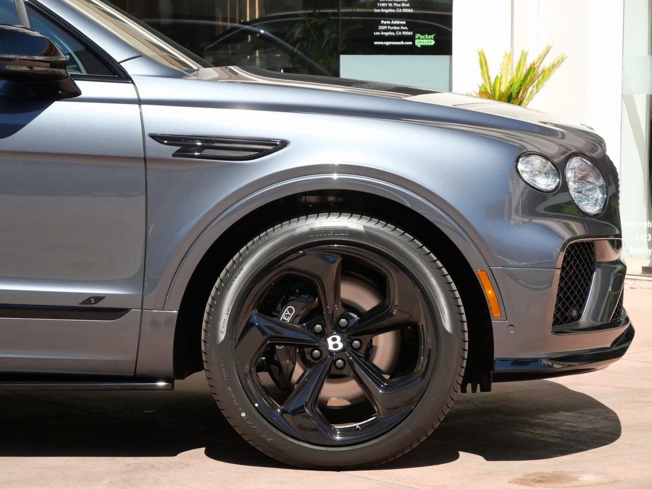 Used 2025 Bentley Bentayga image 6